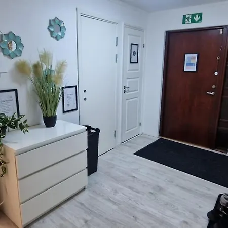 So Easy Stay, Rum i privatbostad